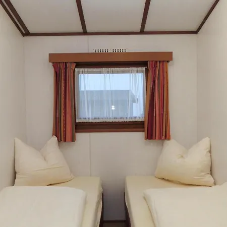 2 Bedroom Awesome In Дом отдыха Герольштайн