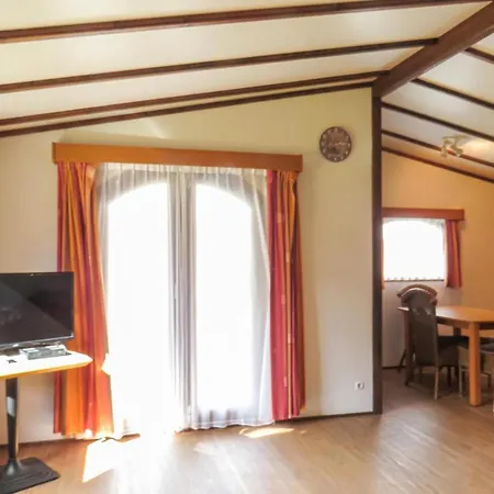 2 Bedroom Awesome In גרולסטיין